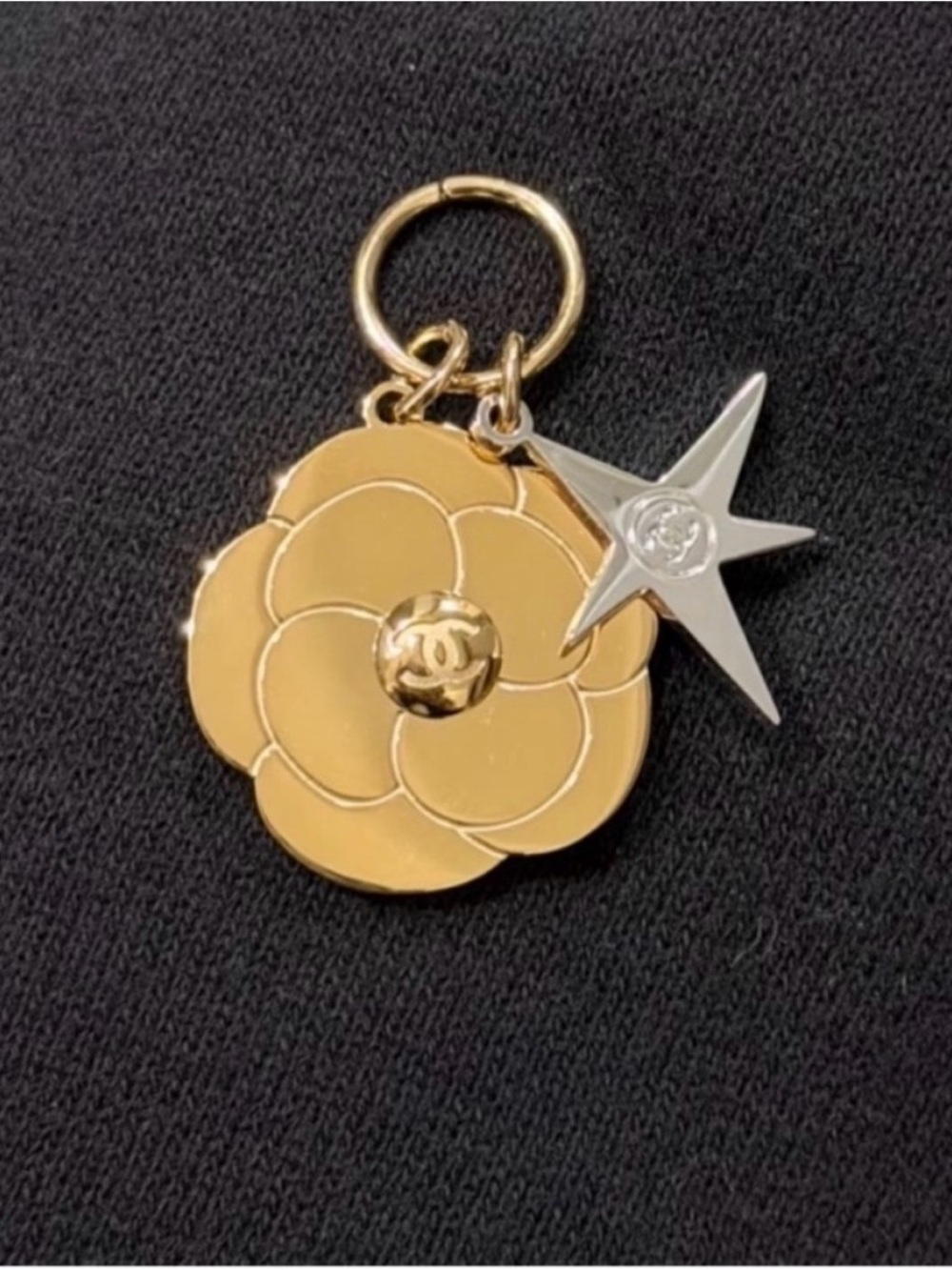 Chanel Small Charm - Picture 2 of 6